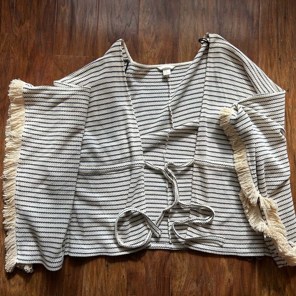 Beach Coverup With Front Tie and Fringes Women’s Size Medium